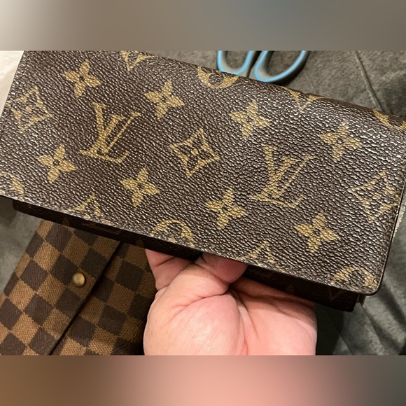 Louis Vuitton Brown Monogram card holder wallet - Picture 4 of 12